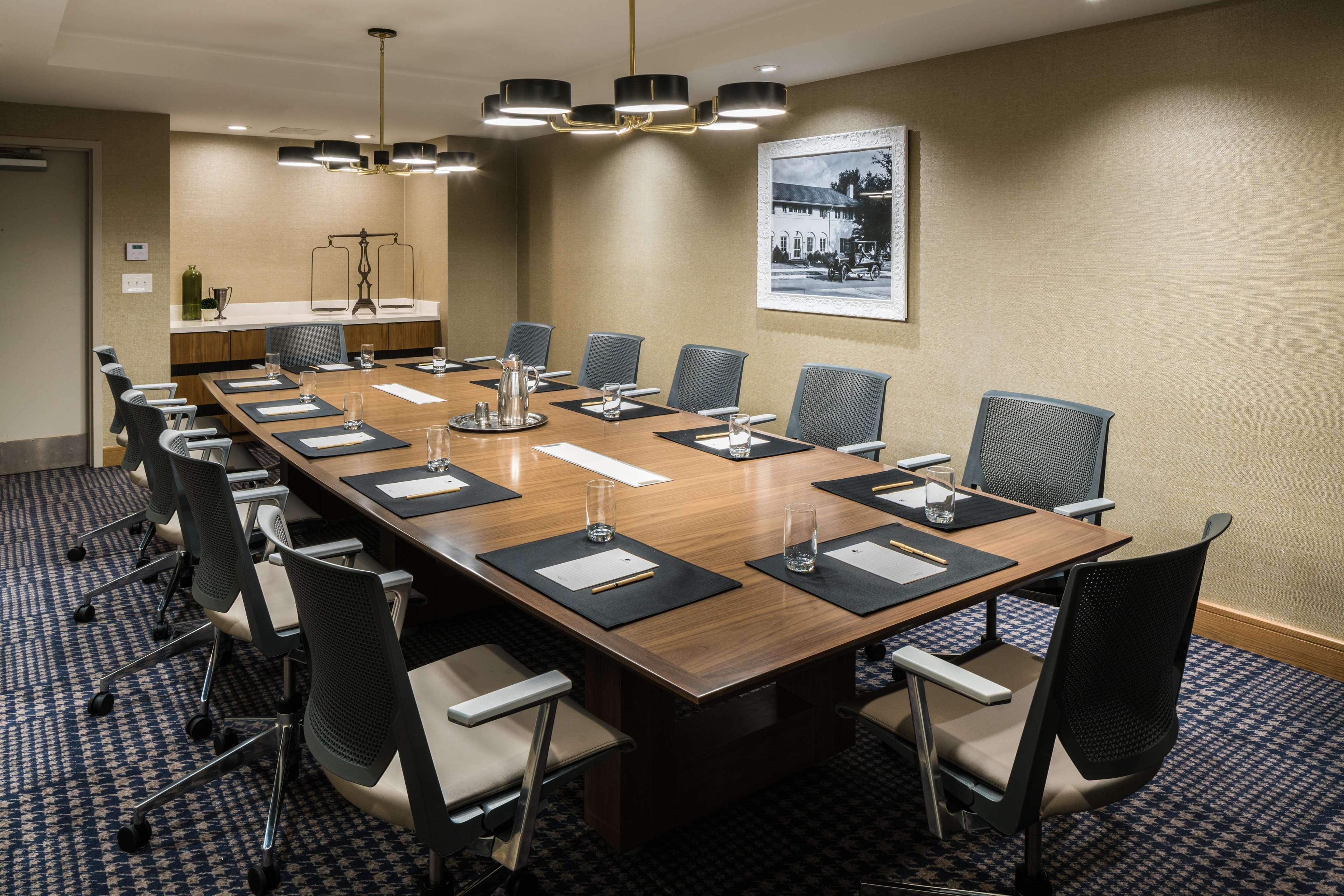 Doubletree By Hilton Gainesville Bagian luar foto