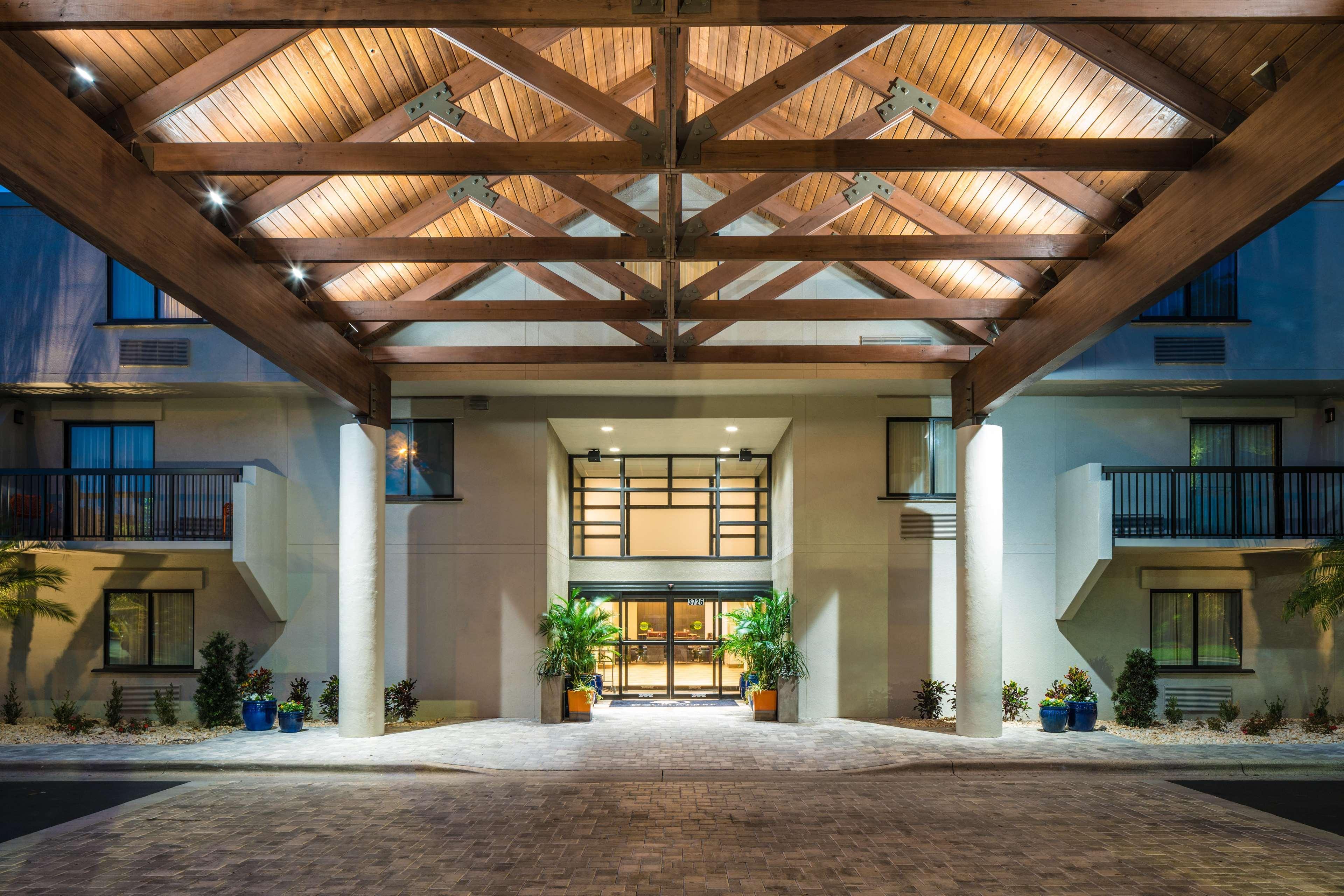 Doubletree By Hilton Gainesville Bagian luar foto