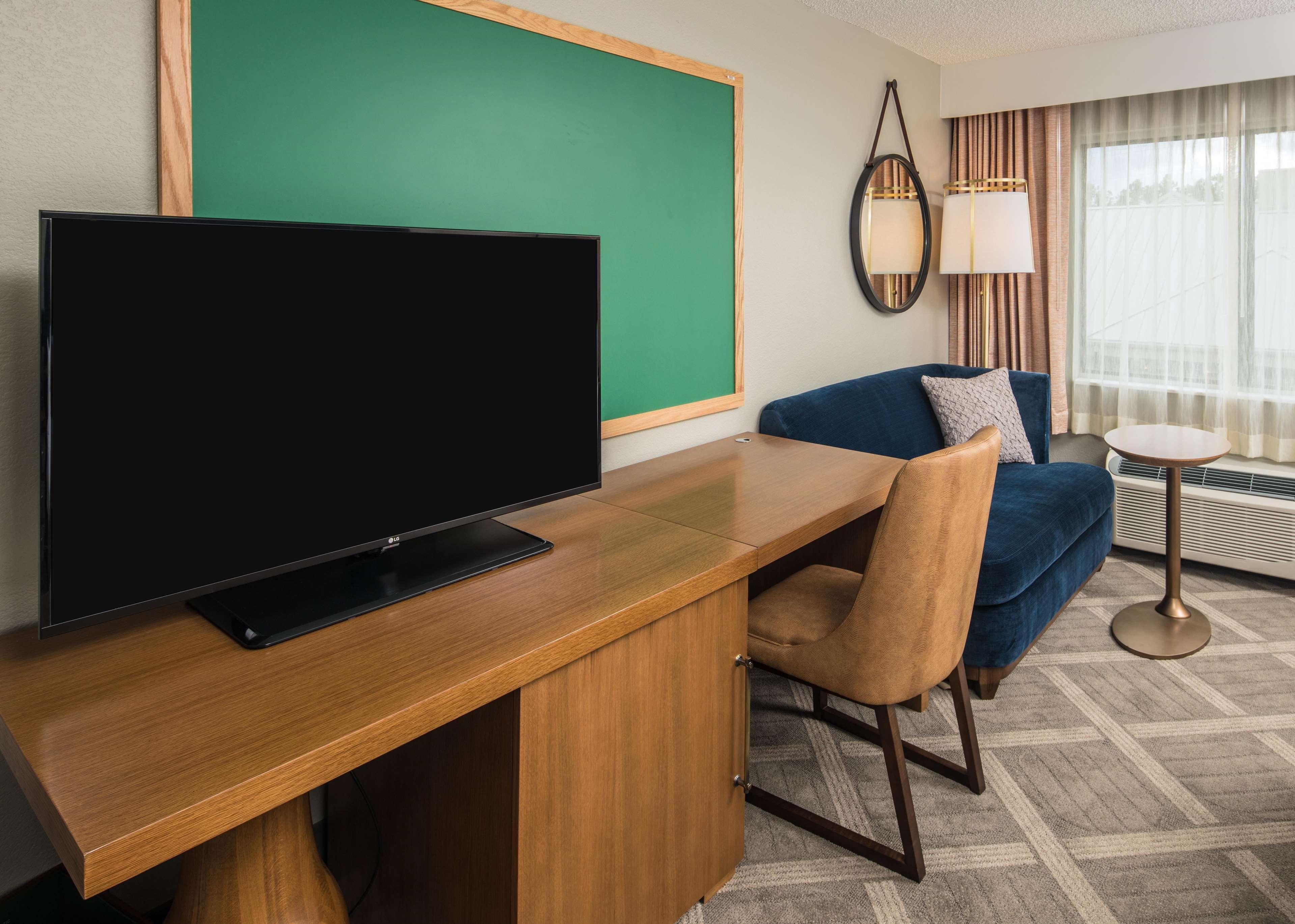 Doubletree By Hilton Gainesville Bagian luar foto