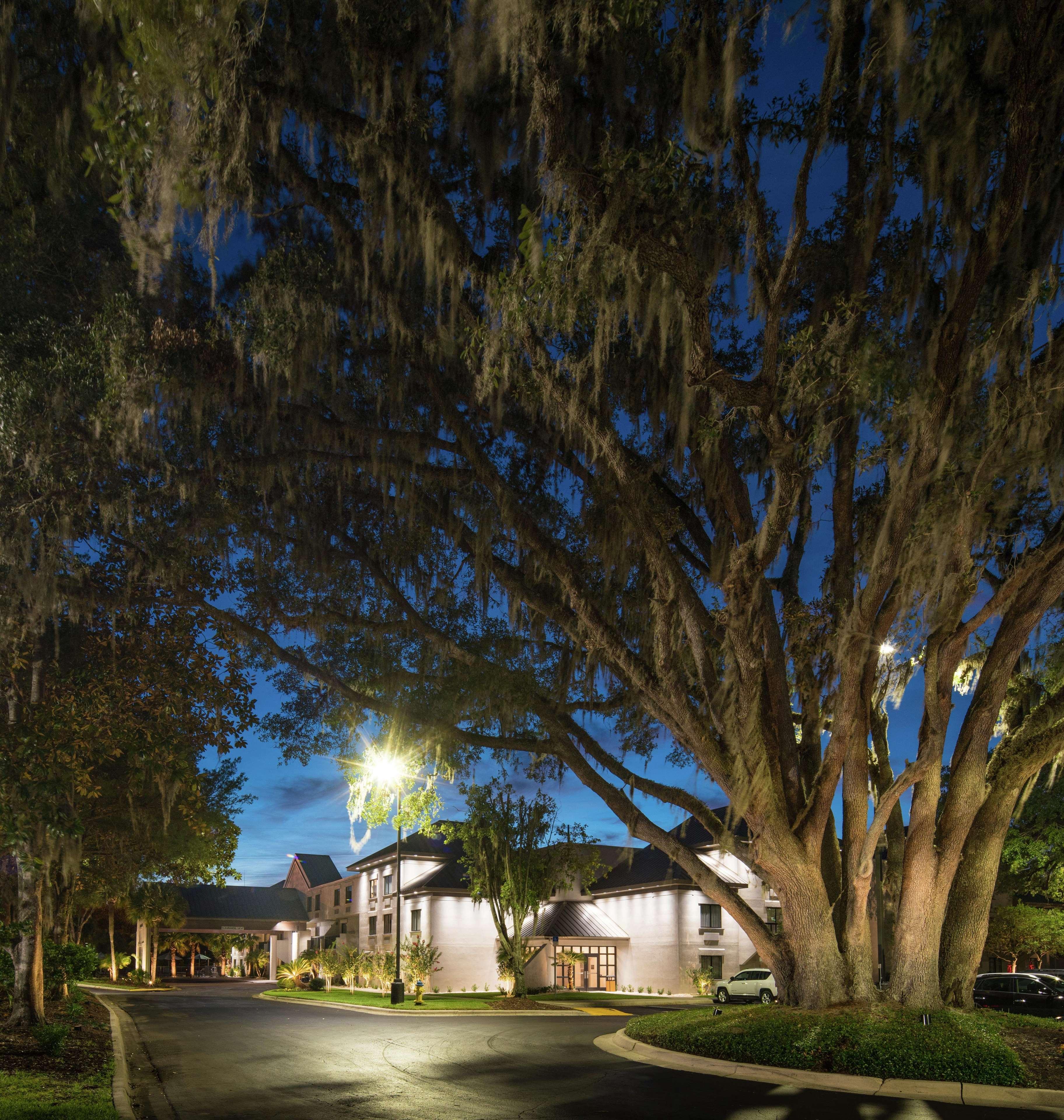 Doubletree By Hilton Gainesville Bagian luar foto
