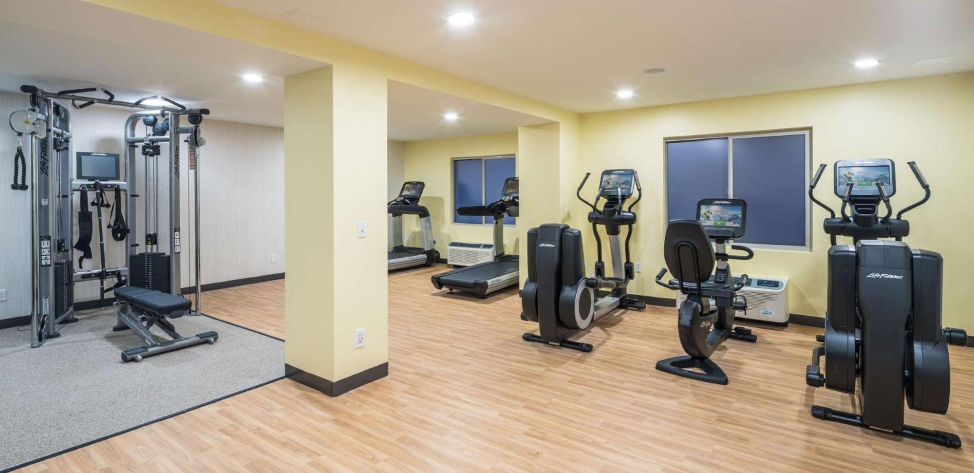 Doubletree By Hilton Gainesville Bagian luar foto