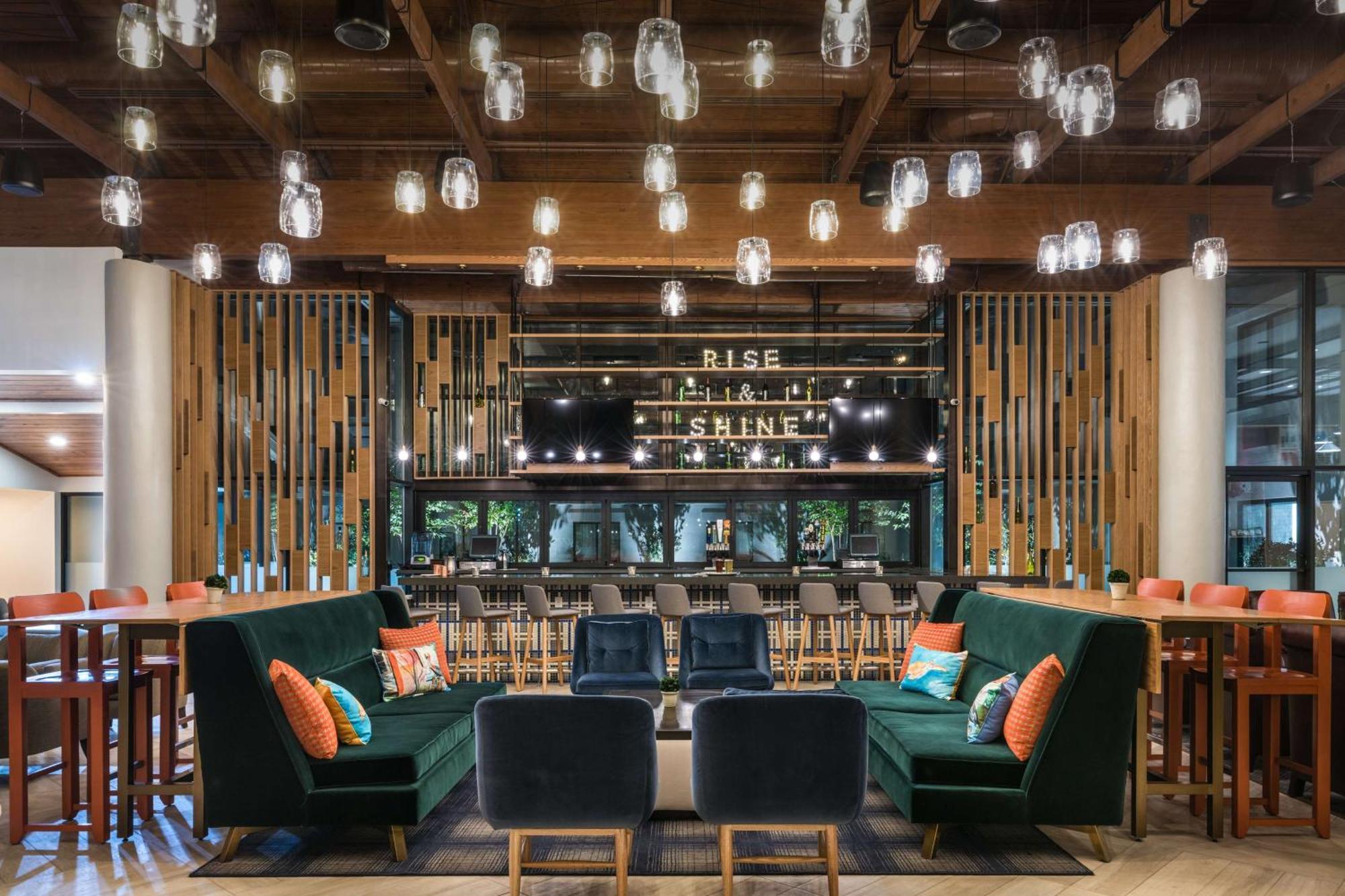 Doubletree By Hilton Gainesville Bagian luar foto