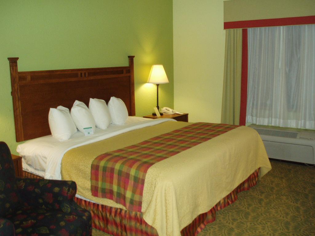 Doubletree By Hilton Gainesville Bagian luar foto